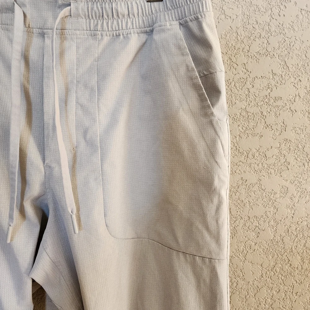lululemon athletica Men's Light Gray Joggers Size Large